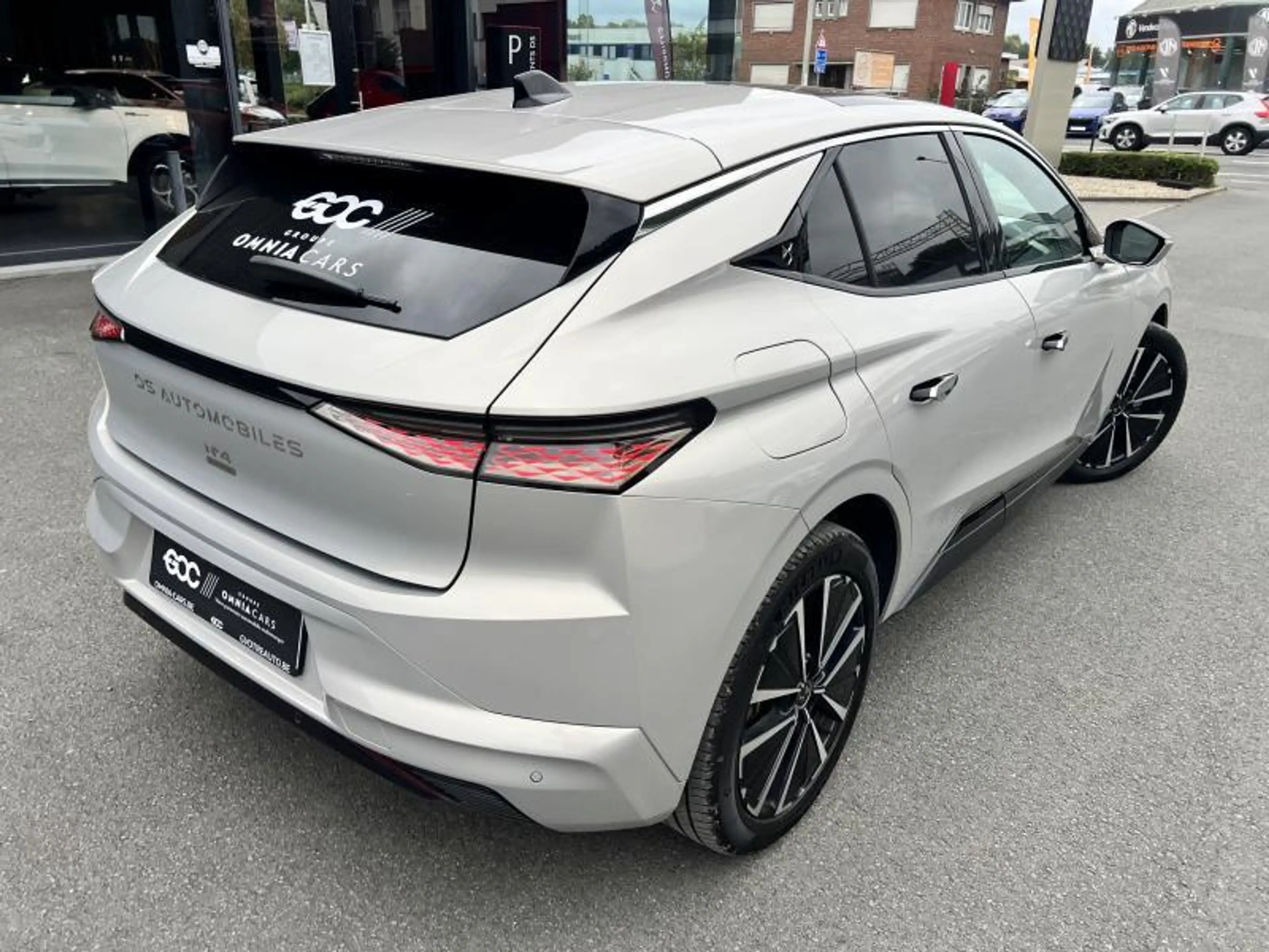 DS Automobiles DS 4 N°4 e-TENSE 215 ETOILE ALCANTARA — photo 5