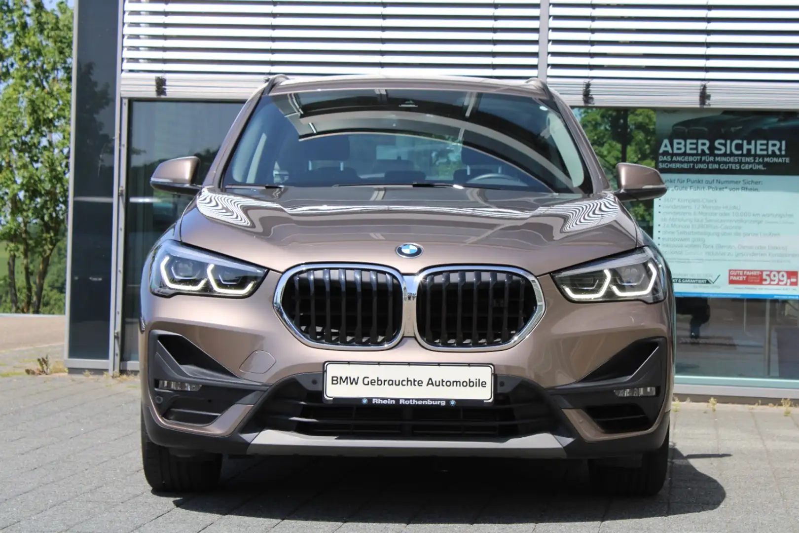 BMW X1 sDrive20i Advantage Navi LED AHK Tempomat PDC Beige - 2