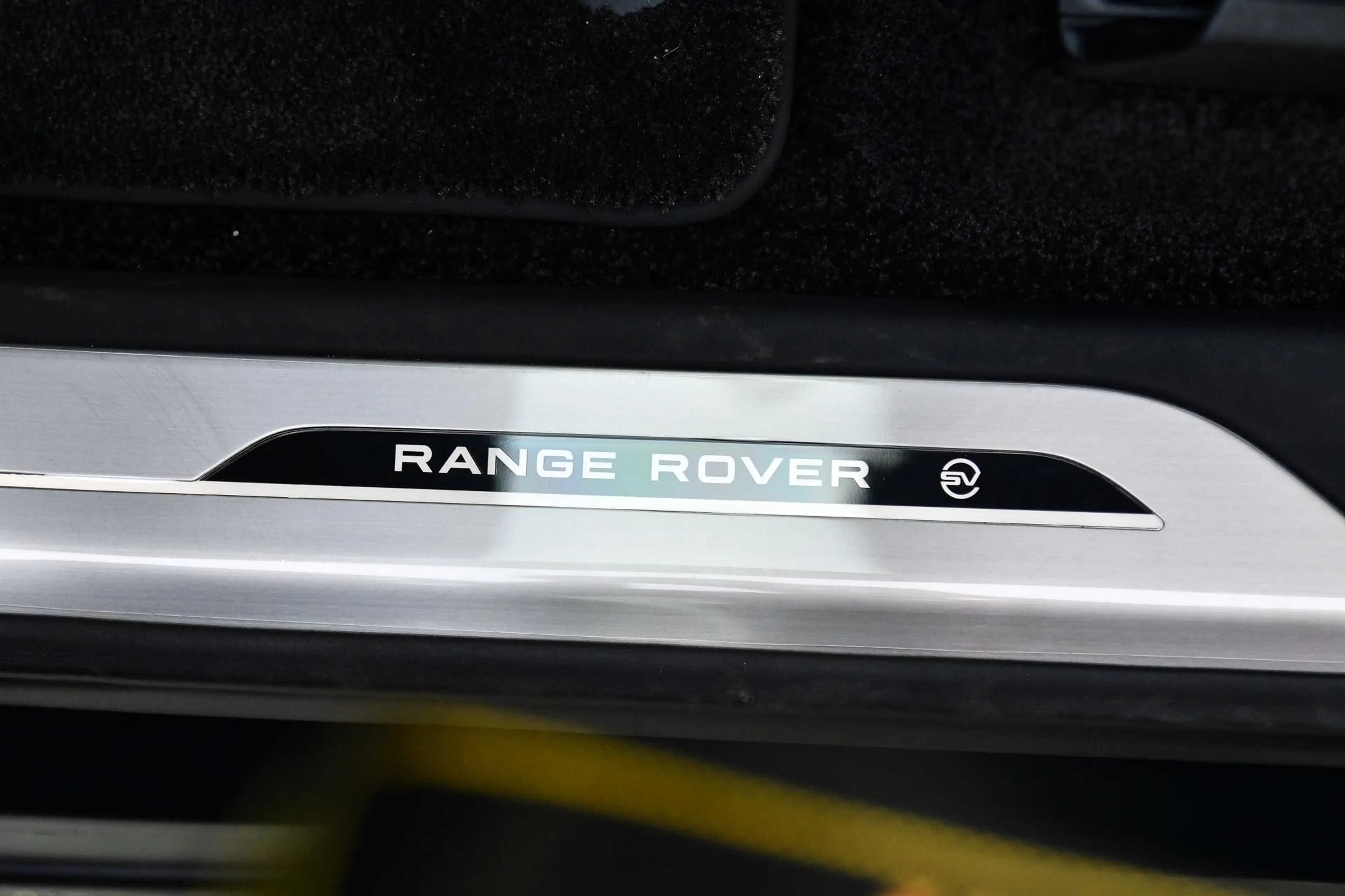 Land Rover Range Rover 3.0 P550e SV Mat British Racing Green|23" inch SV — photo 17