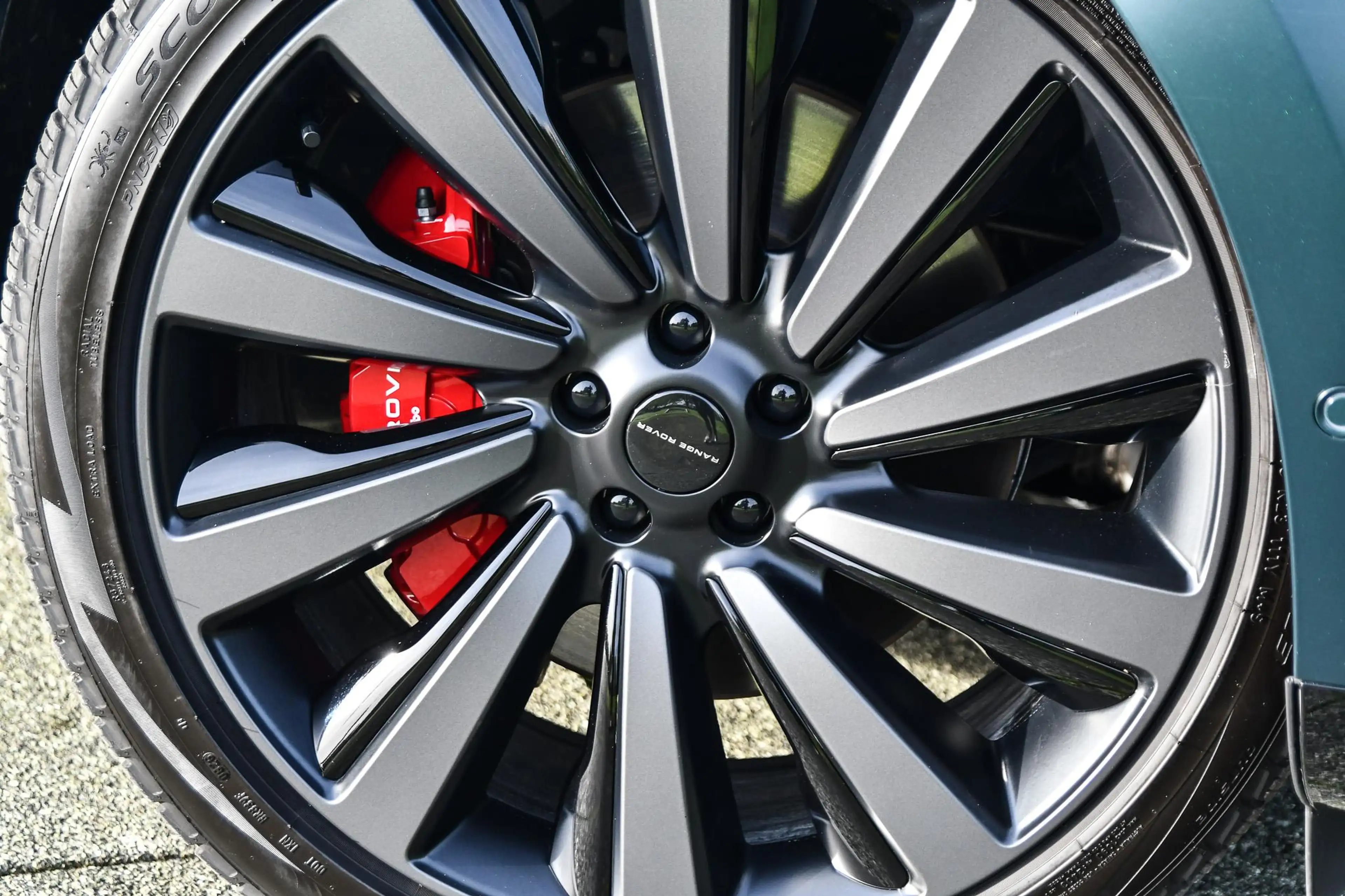 Land Rover Range Rover 3.0 P550e SV Mat British Racing Green|23" inch SV — photo 20