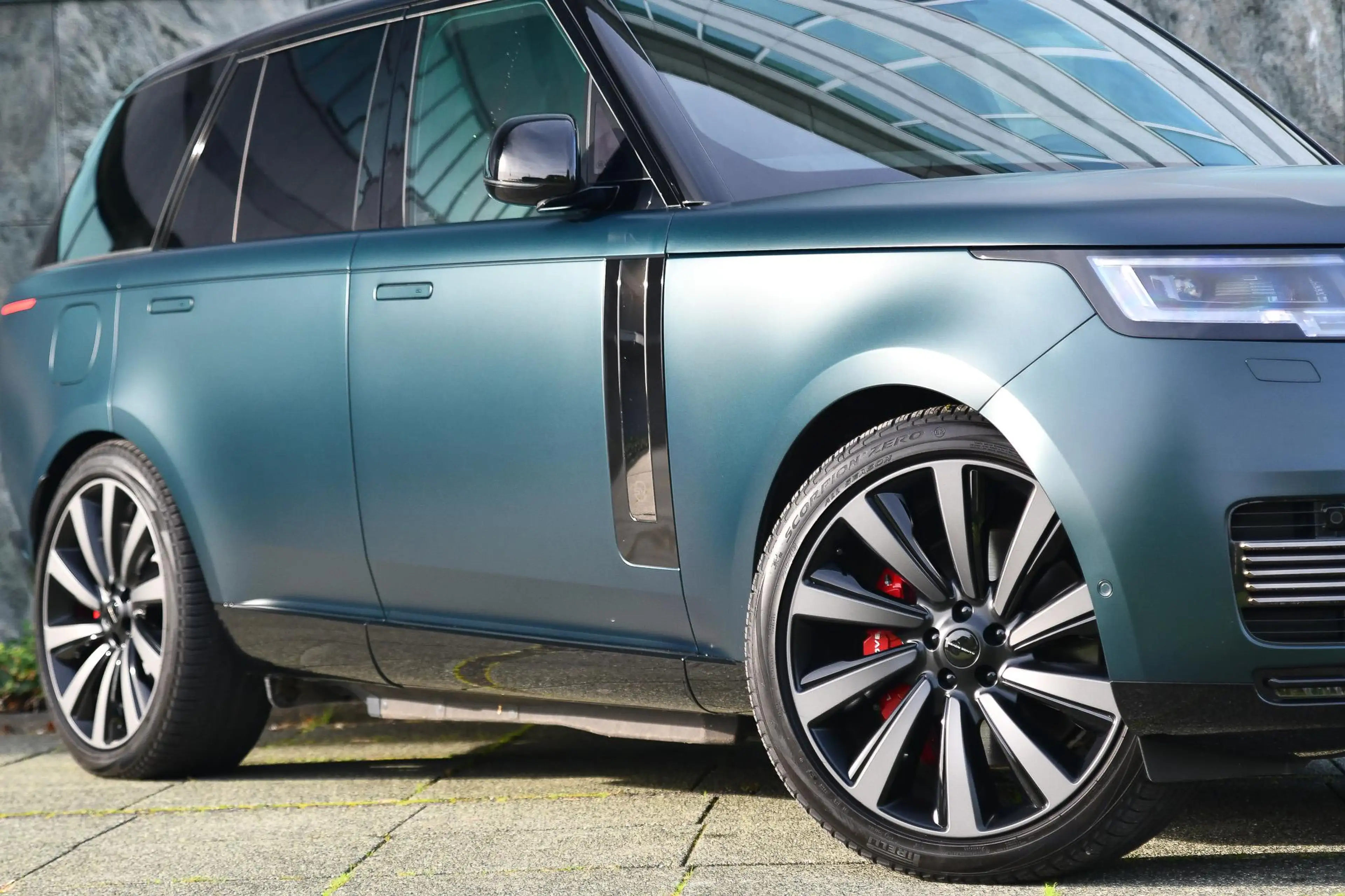 Land Rover Range Rover 3.0 P550e SV Mat British Racing Green|23" inch SV — photo 18