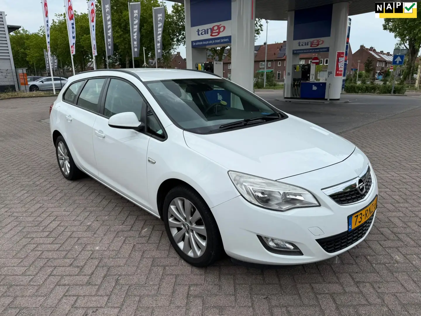 Opel Astra Sports Tourer 1.4 Turbo Edition Wit - 1