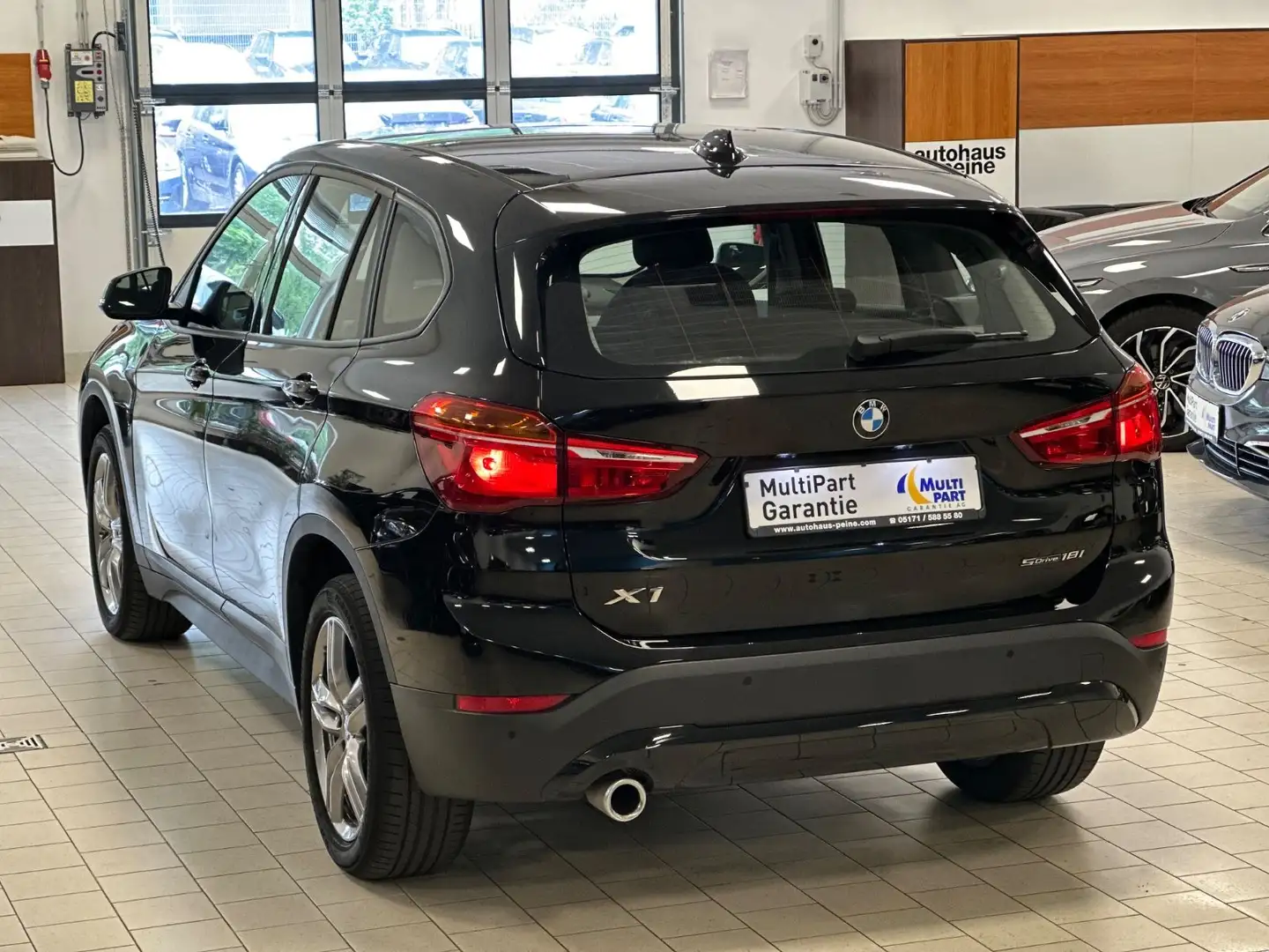 BMW X1 sDrive 18i Advantage Aut/Navi/ParkAss/Tempoma Nero - 2