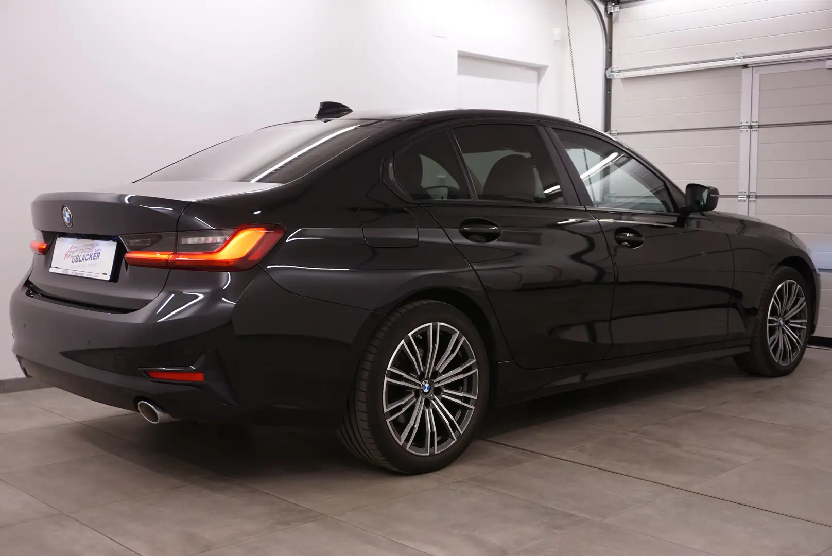 BMW 318 d // Shadow-Line // M-Felgen // Schwarz - 2
