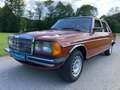 Mercedes-Benz 240 D Rot - thumbnail 2
