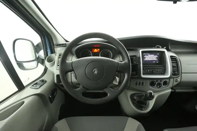 Renault Trafic view 2