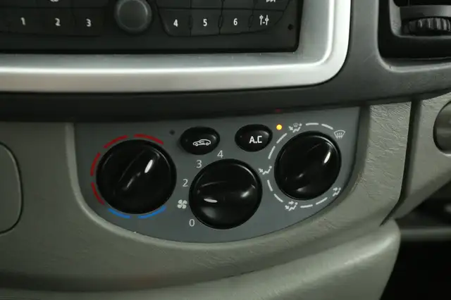Renault Trafic view 12