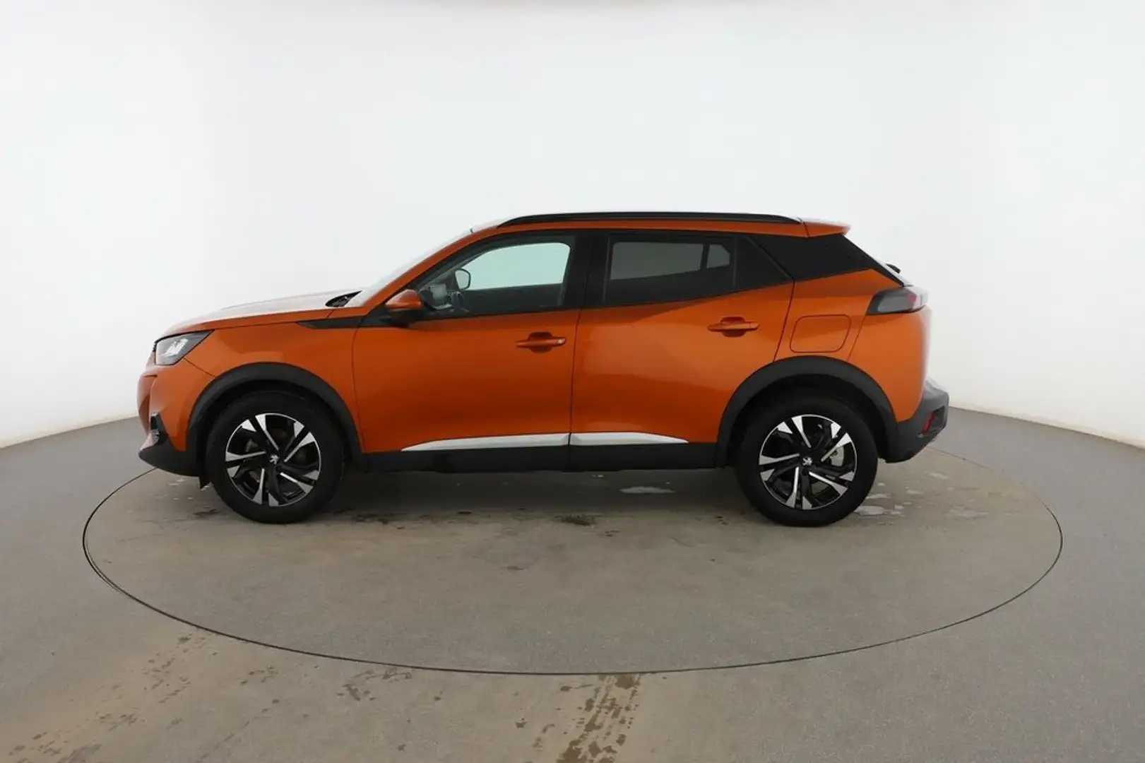 Peugeot 2008 1.2 PureTech S&S Allure Pack 130 Narancs - 2