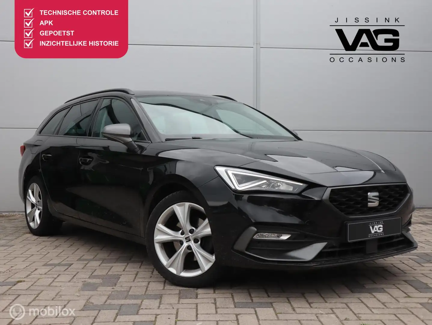 SEAT Leon Sportstourer 1.5 TSI FR LED Camera CarPlay PDC Sto Zwart - 1