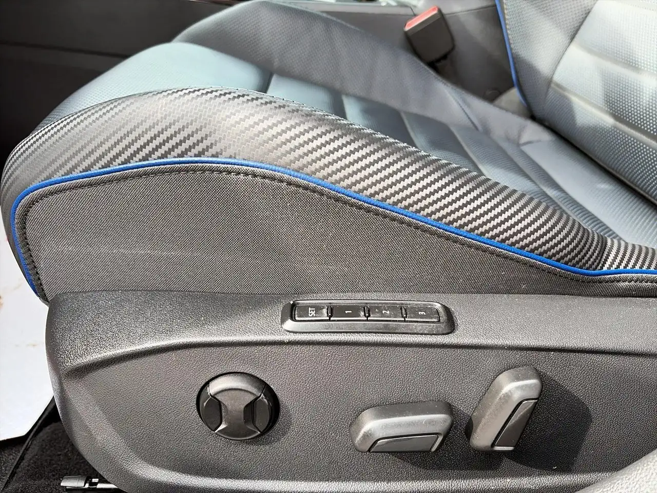 Volkswagen Golf R снимка Volkswagen Golf R