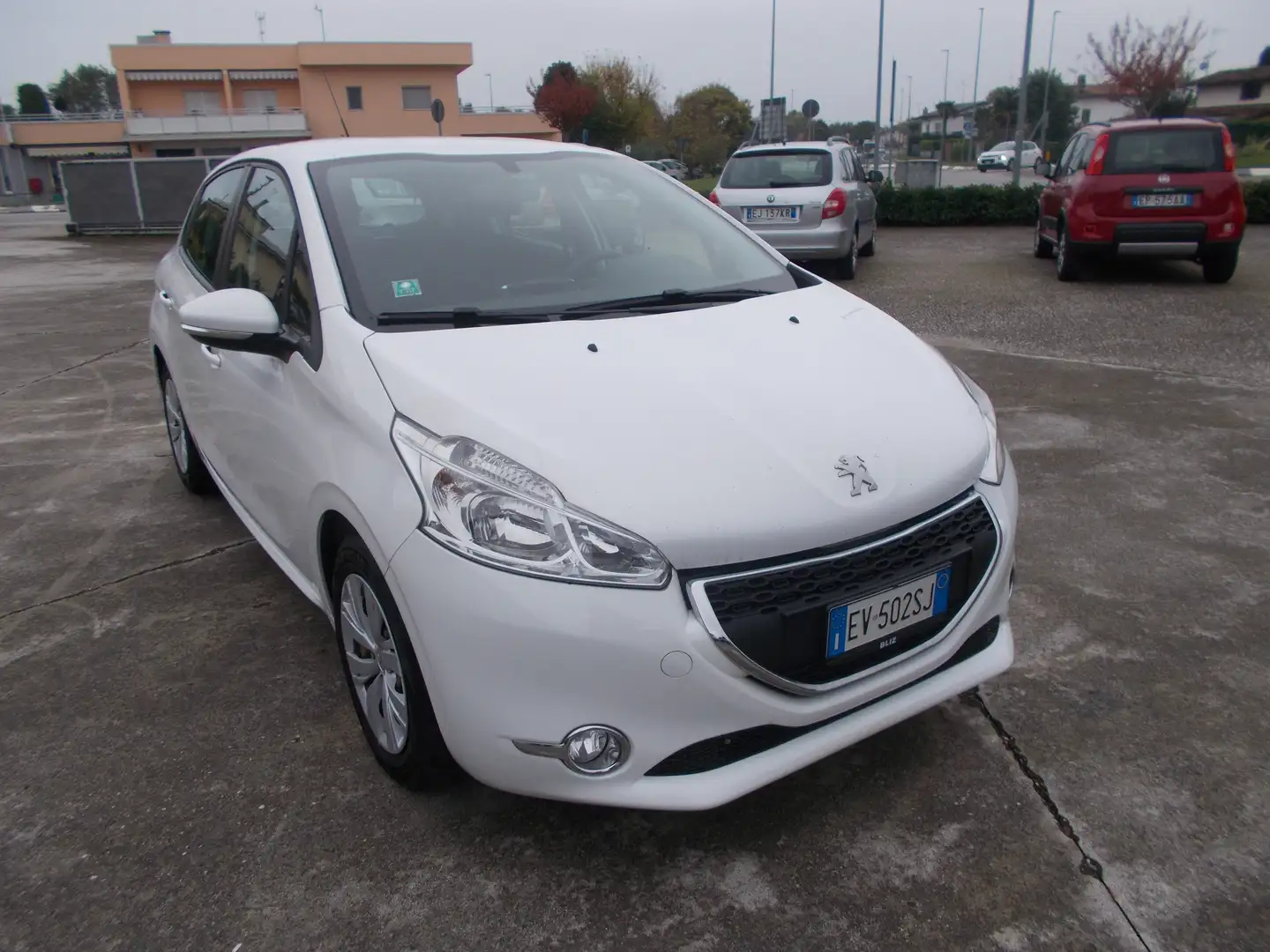 Peugeot 208 1.4 hdi Business 5 PORTE N1 AUTOCARRO Bianco - 2