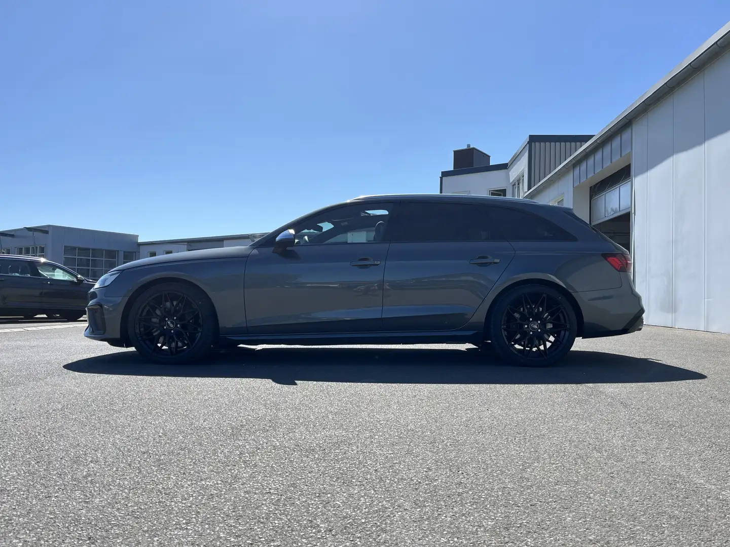 Audi S4 Avant 3.0 TDI quattro S tronic Blackline 357€ m. Gris - 2