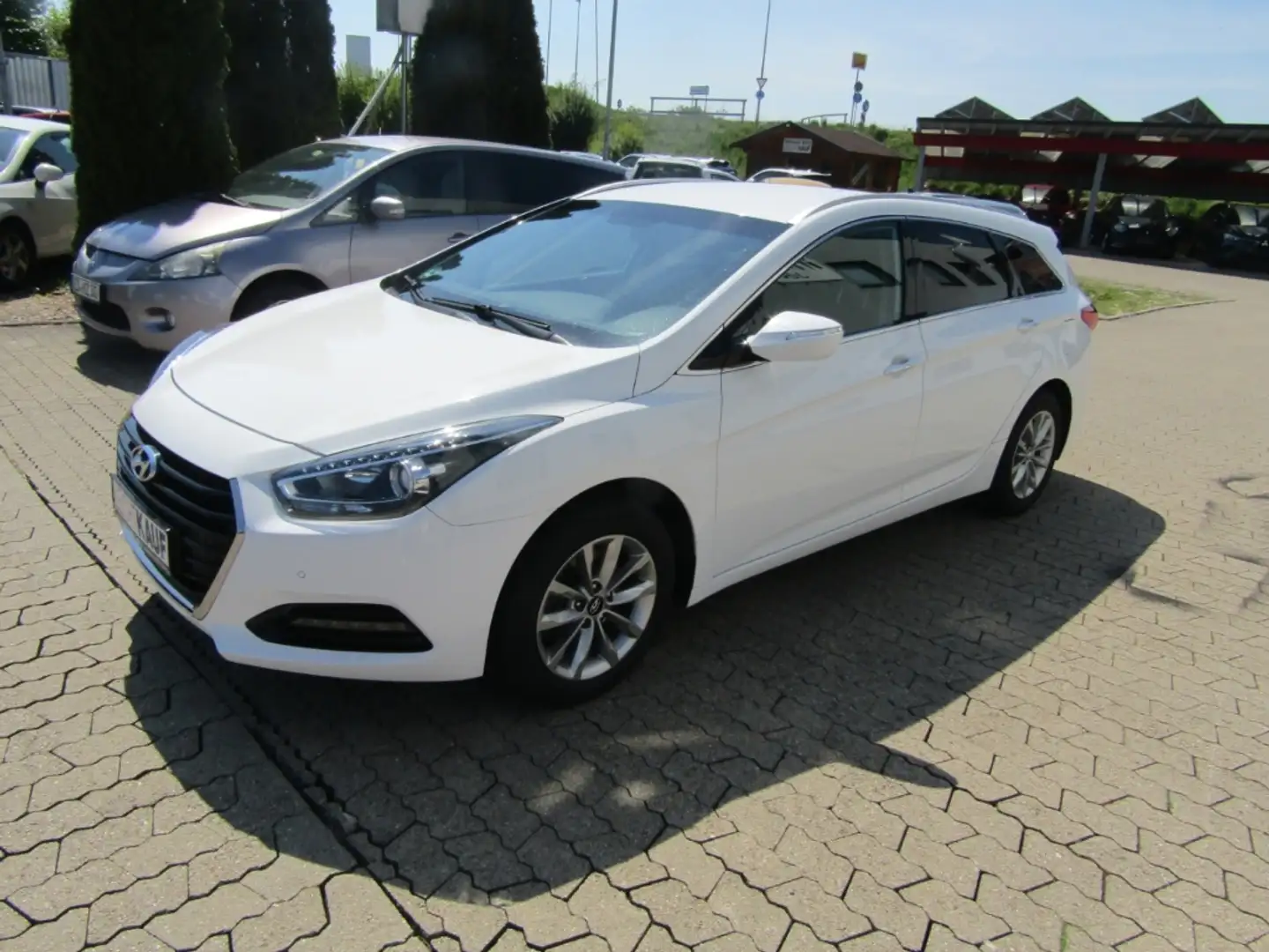 Hyundai i40 2.0 GDI Trend KOMBI SHZ GRA NAVI FSE Weiß - 2