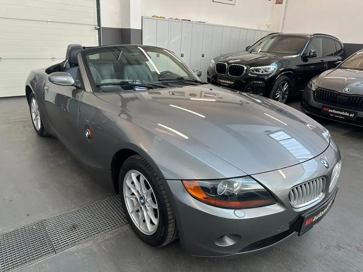 BMW Z4 2.2 i Ö-Pak. -6 ZYLINDER * INKLUSIVE HARDTOP * Grau - 1