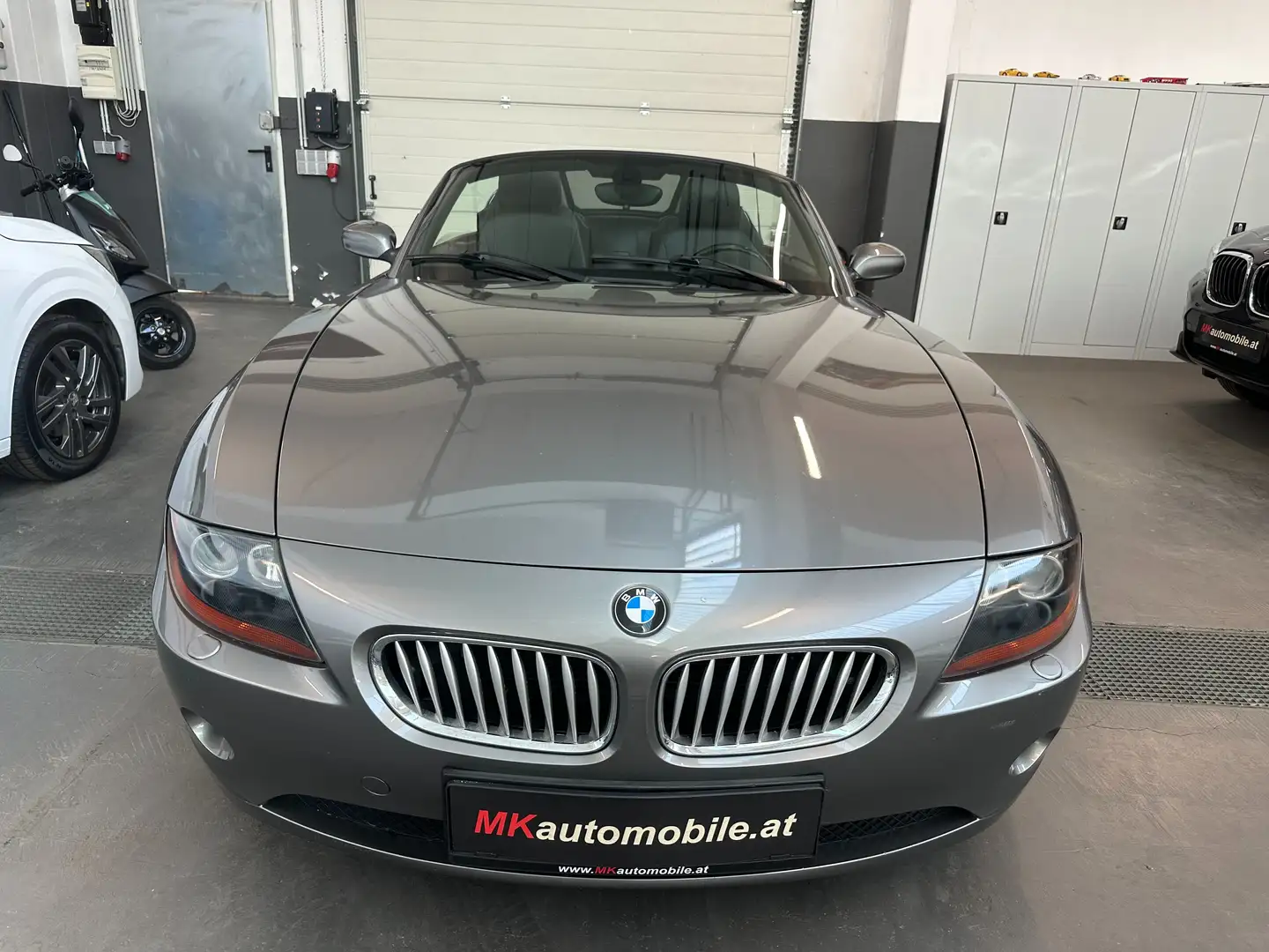 BMW Z4 2.2 i Ö-Pak. -6 ZYLINDER * INKLUSIVE HARDTOP * Grau - 2