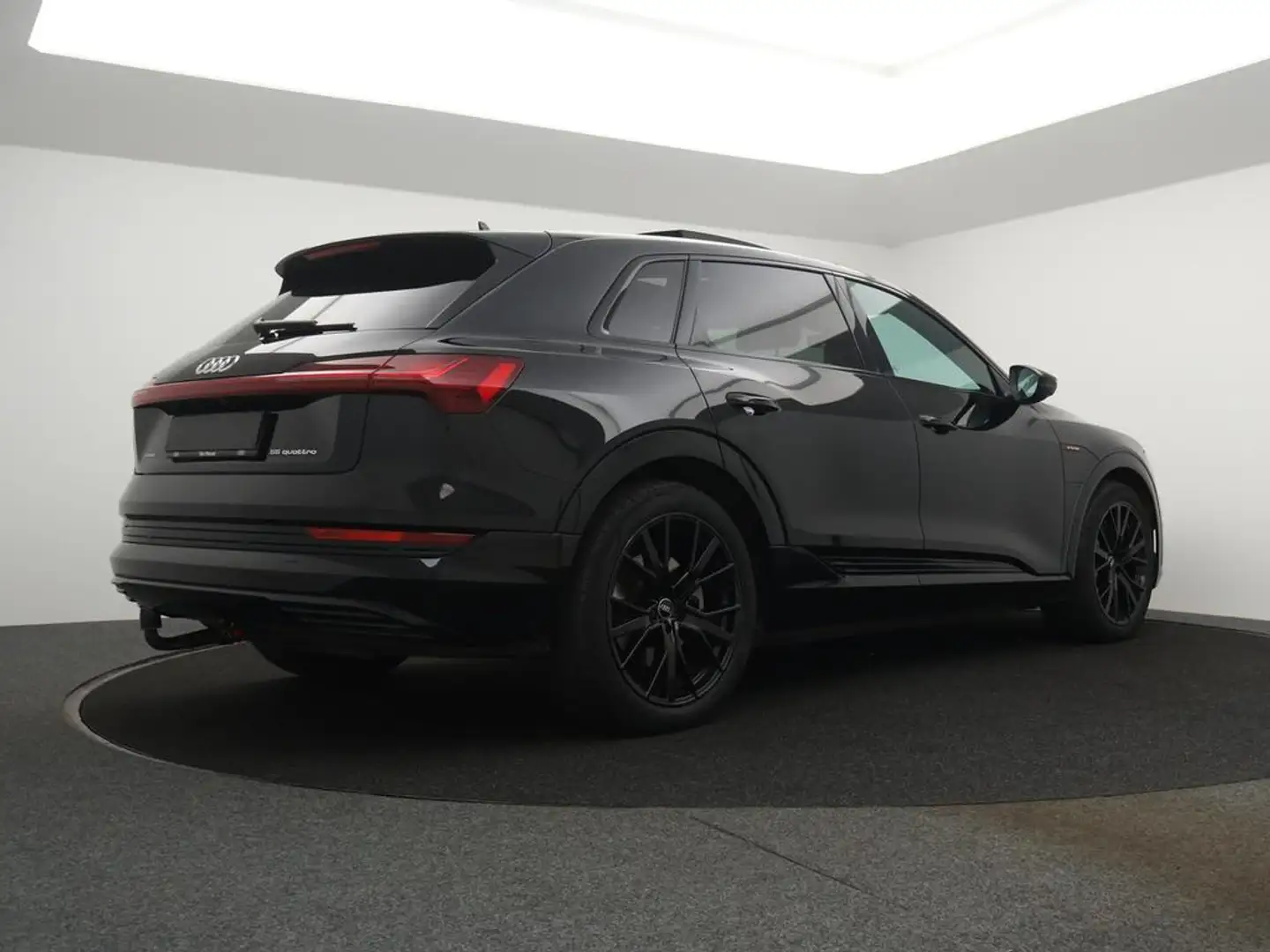 Audi e-tron Audi e-tron 55 QUATTRO 408PK *BLACK PACK*PANO DAK*TREKHAAK*LEDER*SPORTSTUUR*NAVI*ZETELVERWARMING*CRUISE*PDC*CAMERA*... Noir - 2