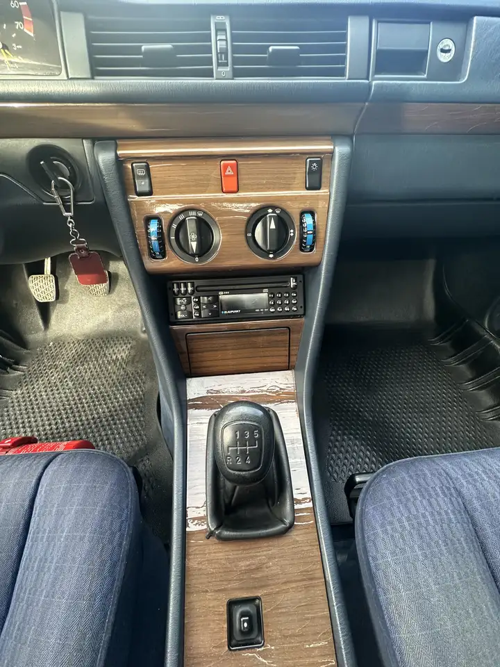 Mercedes-Benz 230 W124, foto 12