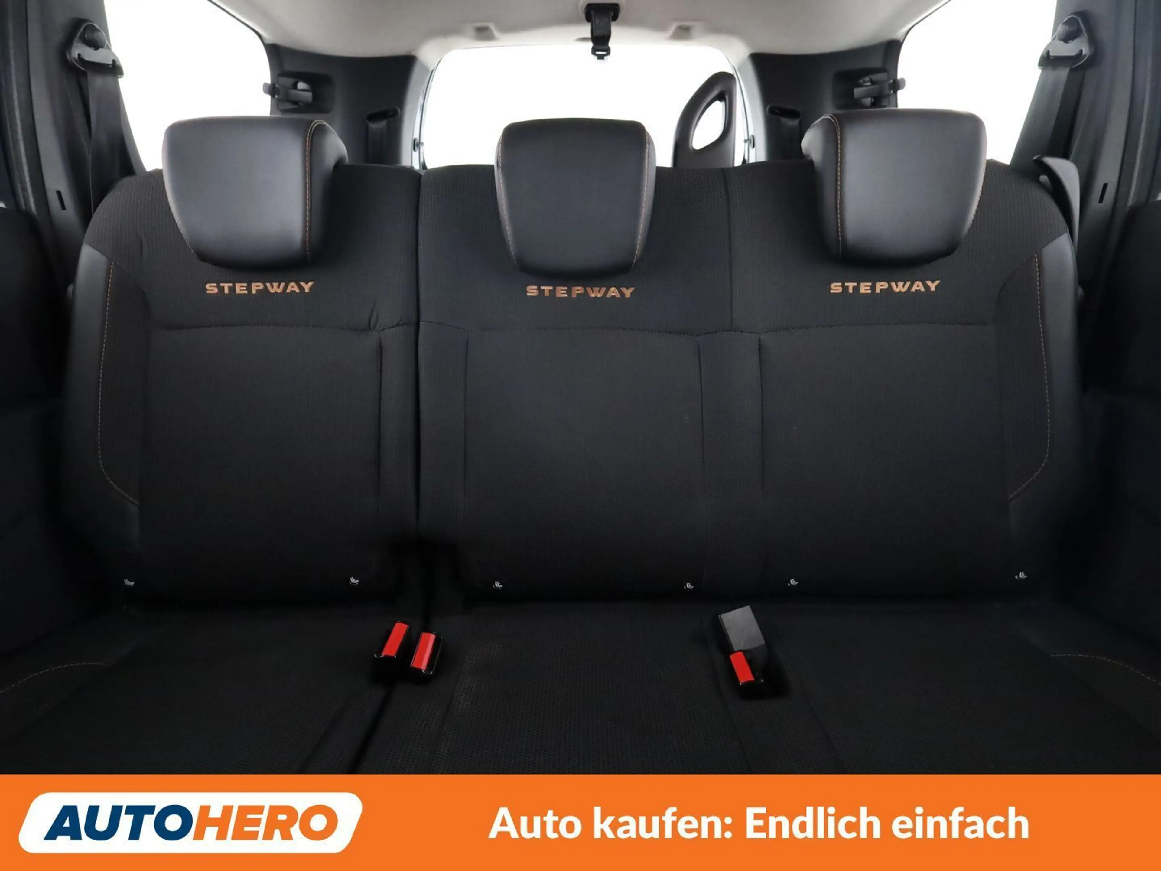 Dacia Lodgy 1.2 TCe Stepway Celebration — photo 15