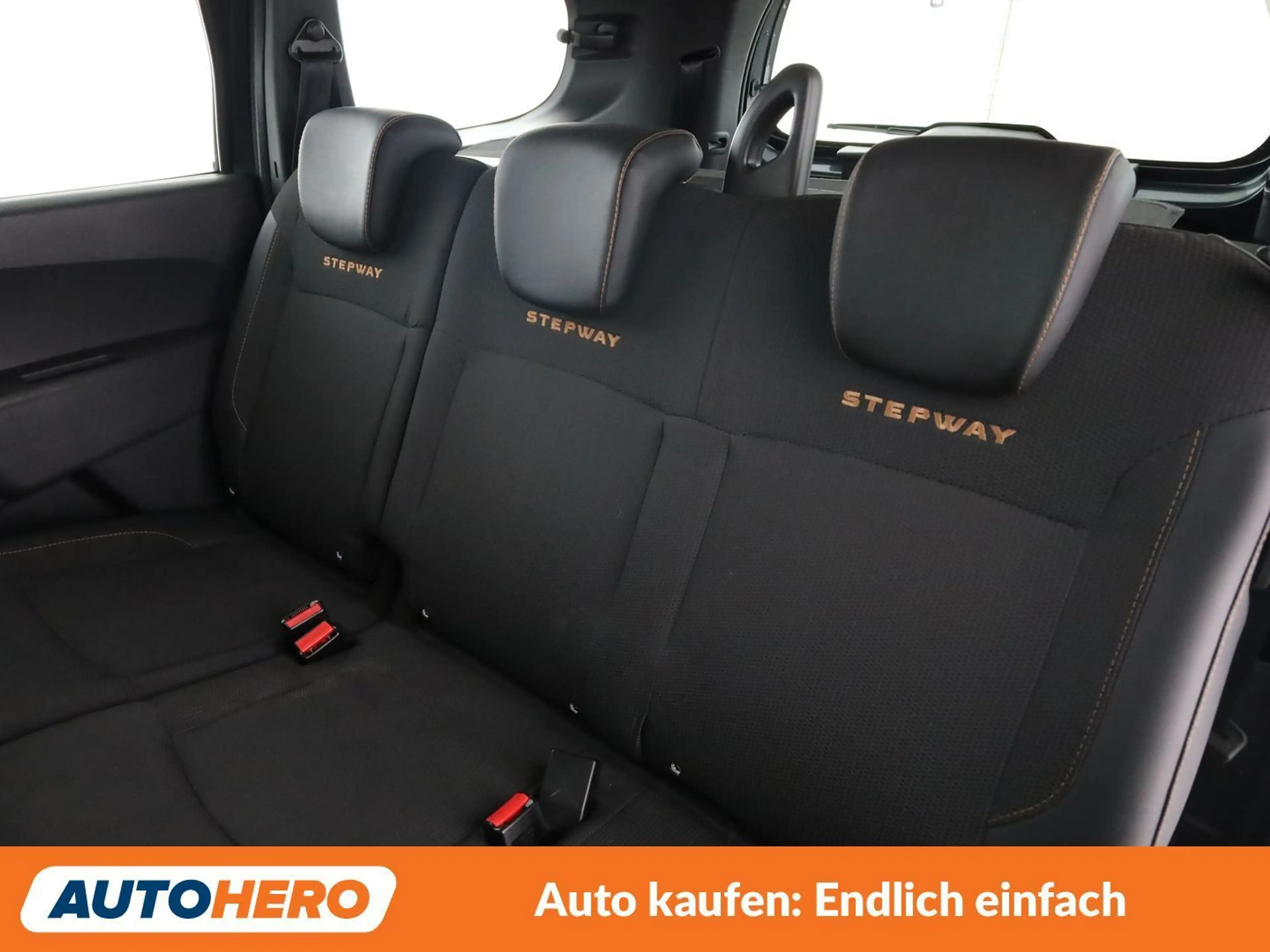 Dacia Lodgy 1.2 TCe Stepway Celebration — photo 14