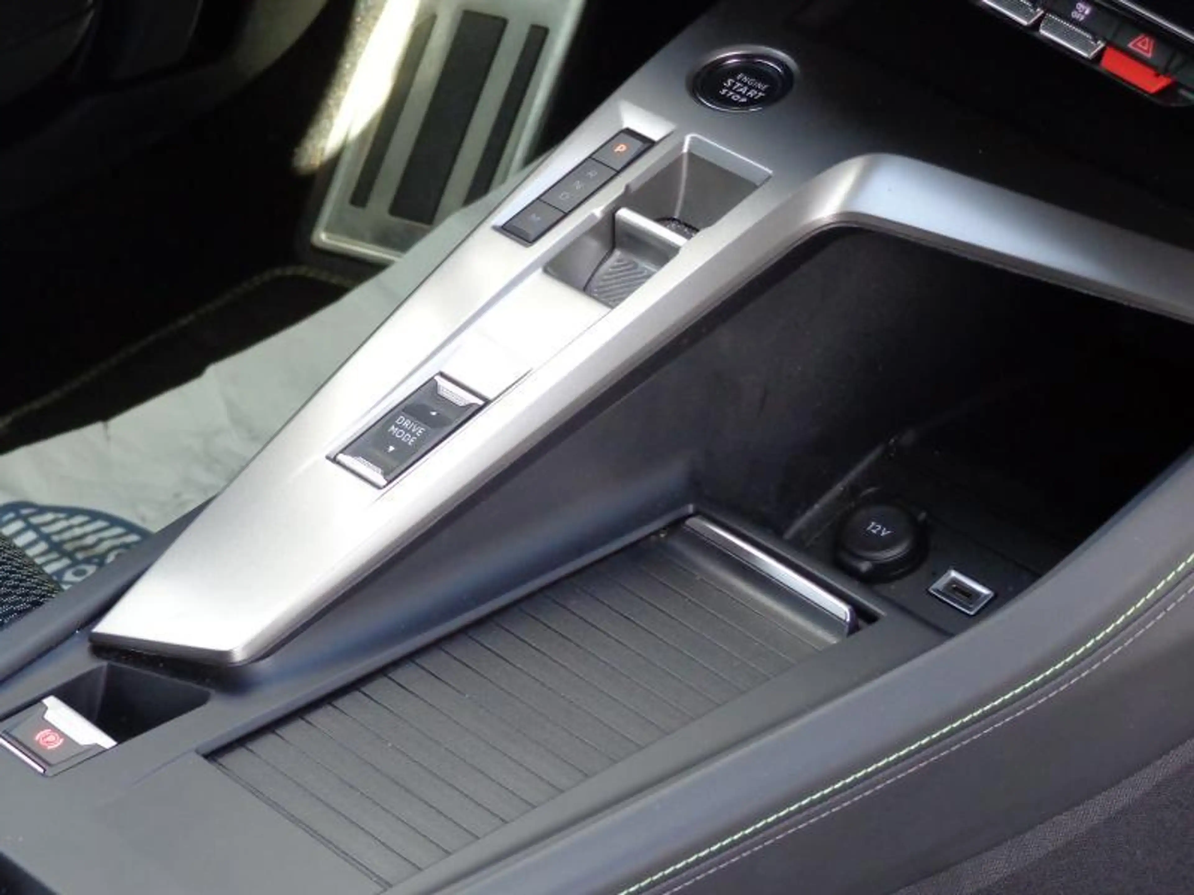 Peugeot 408 MHEV GT e-DCS6 - 360° - Coffre motorisé — photo 10