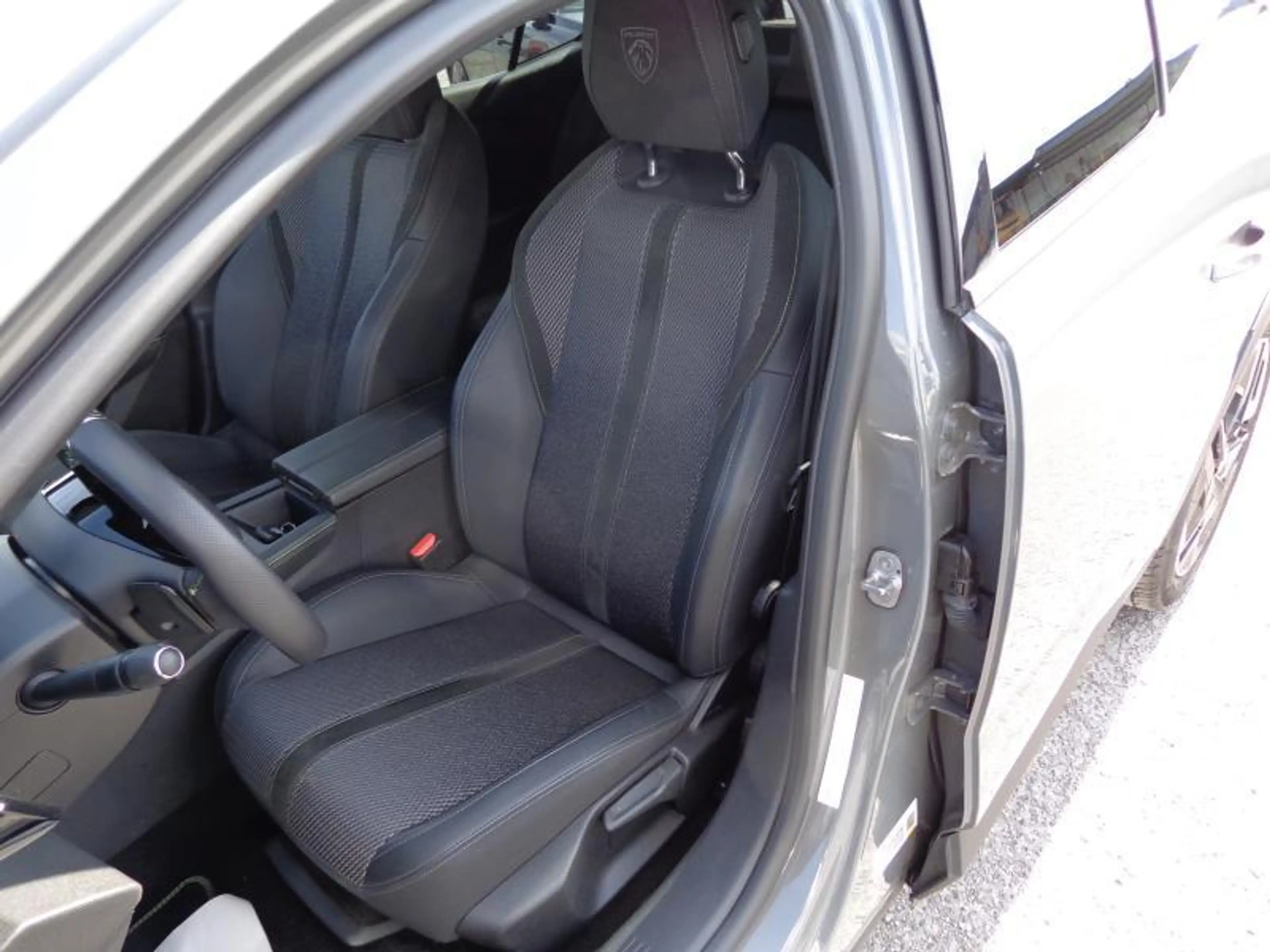 Peugeot 408 MHEV GT e-DCS6 - 360° - Coffre motorisé — photo 9