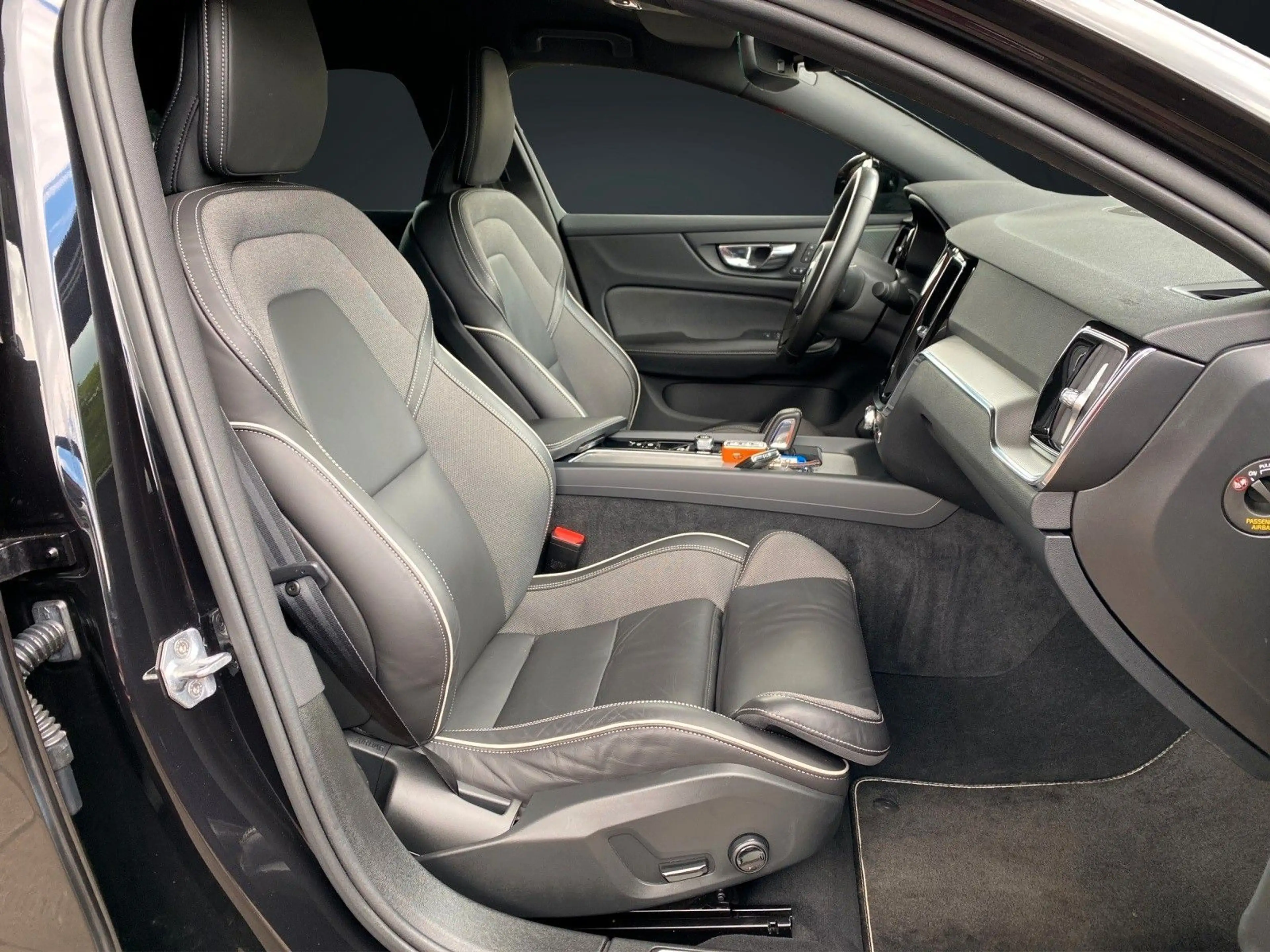 Volvo S60 B4 R-DESIGN BLACK NAVI-360°KAMERA-ACC — photo 15