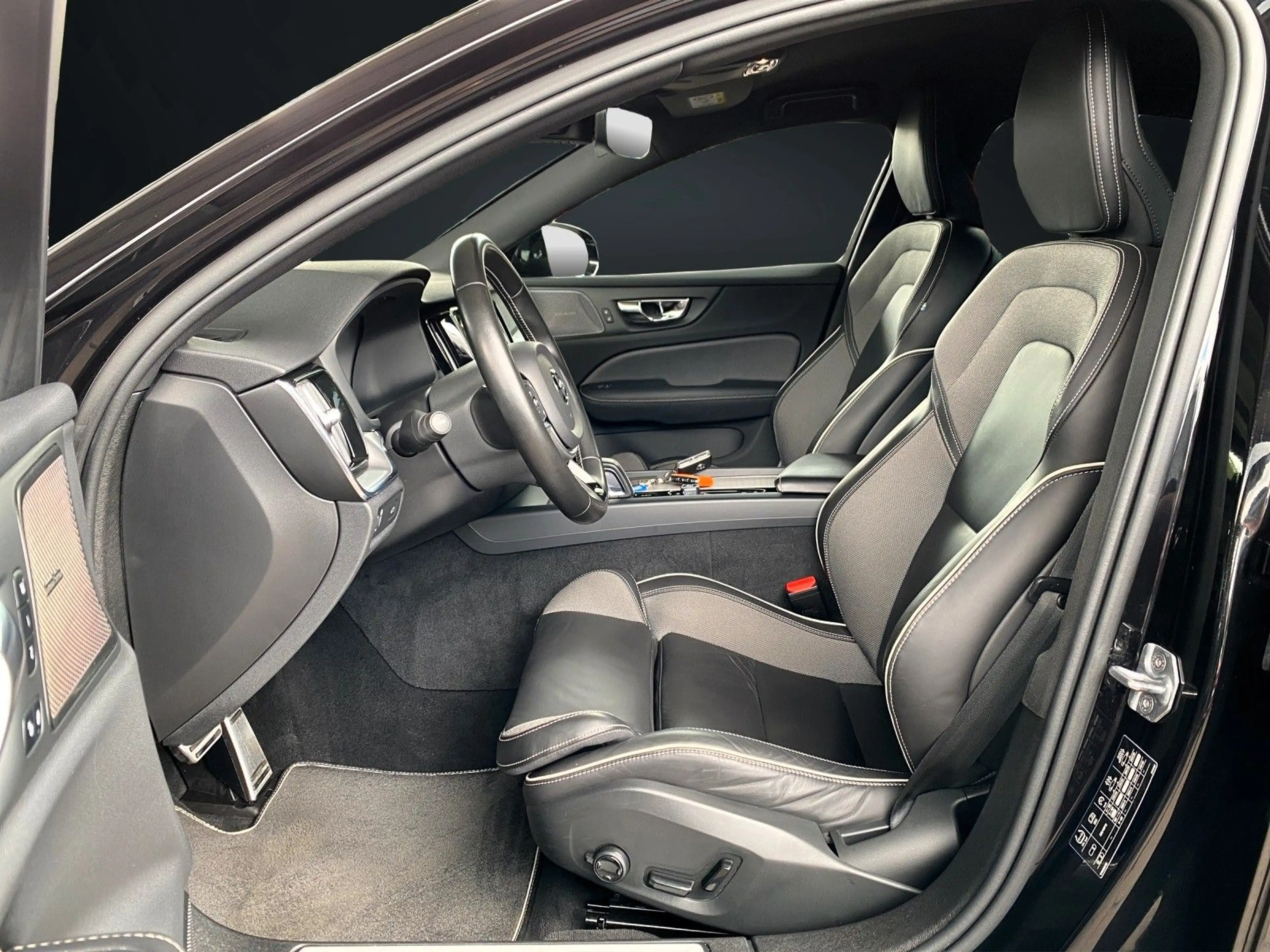 Volvo S60 B4 R-DESIGN BLACK NAVI-360°KAMERA-ACC — photo 14