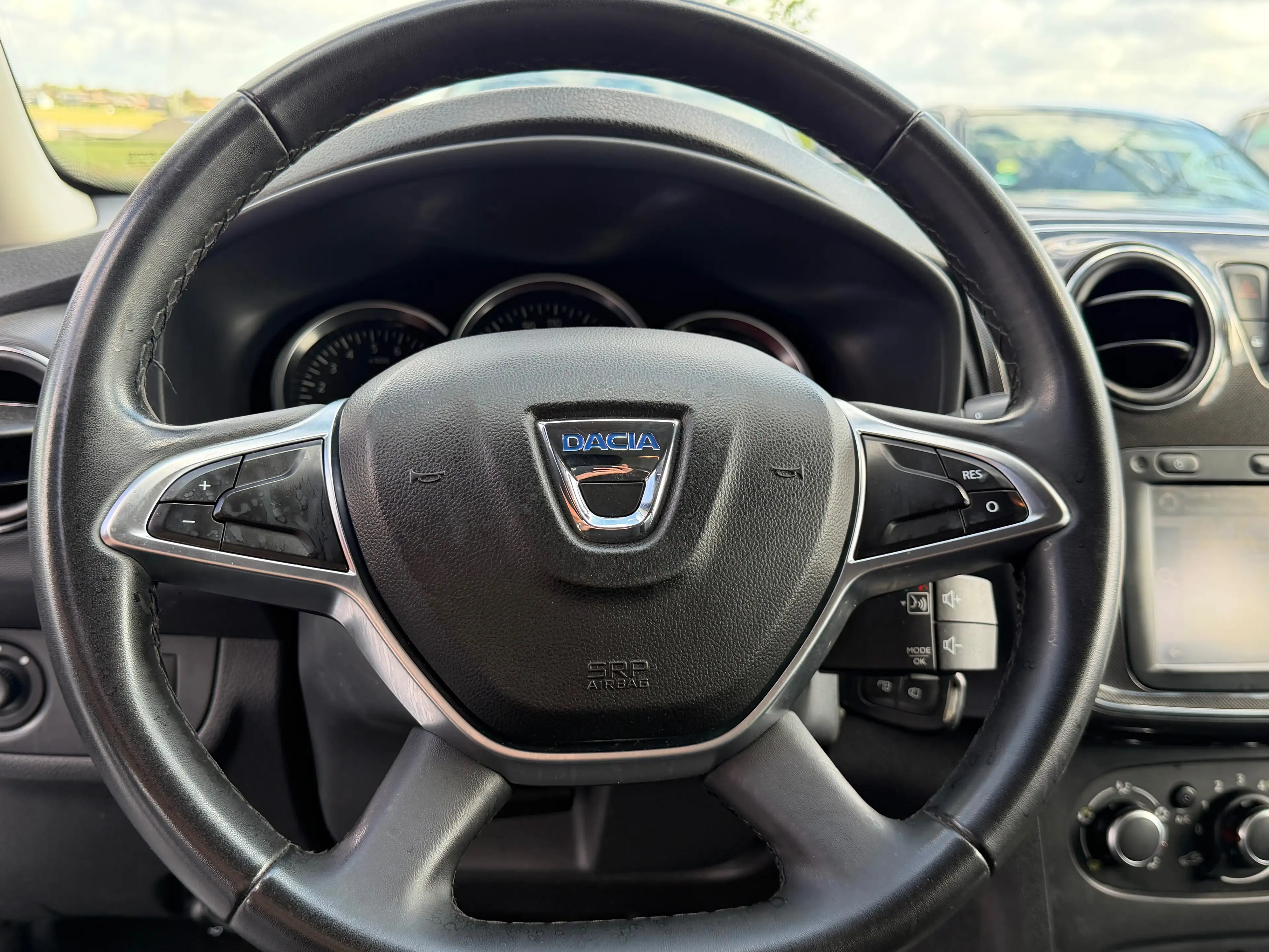 Dacia Logan BOITE AUTO - CAMERA - CAPTEURS - NAVIGATION - AIR CO — photo 13
