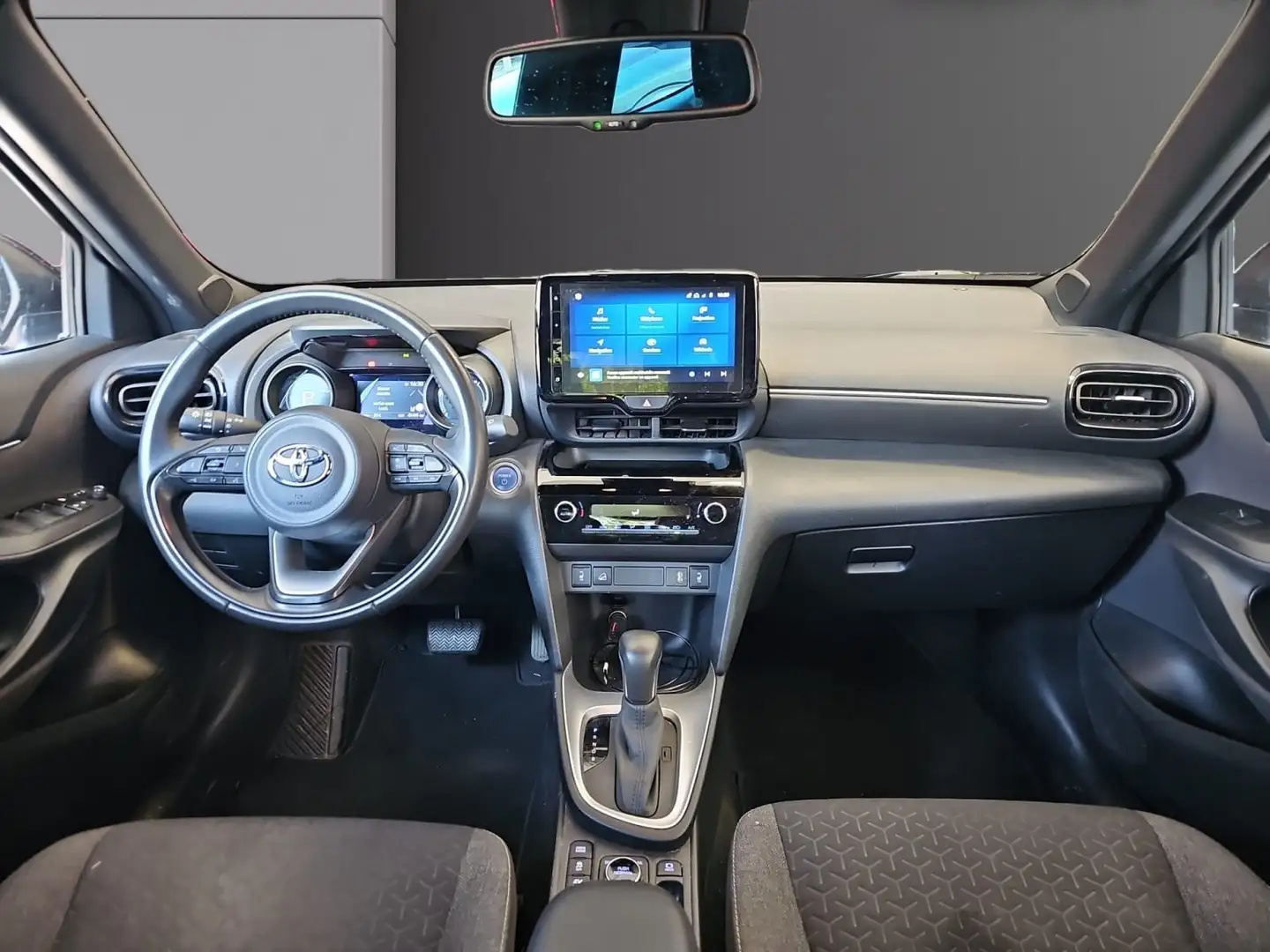Toyota Yaris Cross Design Negro - 2