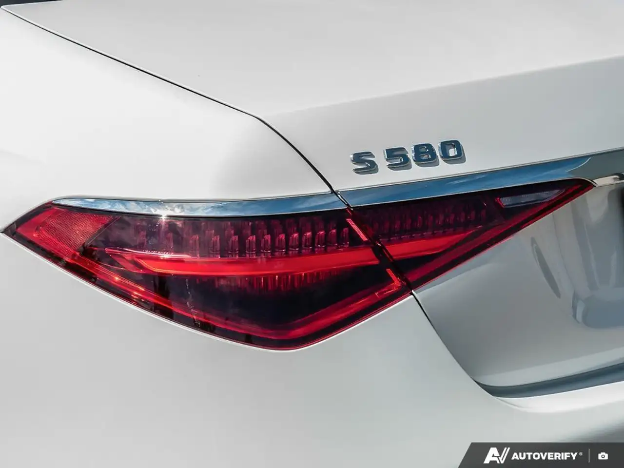 Mercedes-Benz S-Class снимка Mercedes-Benz S-Class