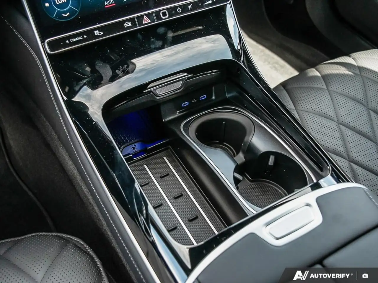 Mercedes-Benz S-Class снимка Mercedes-Benz S-Class