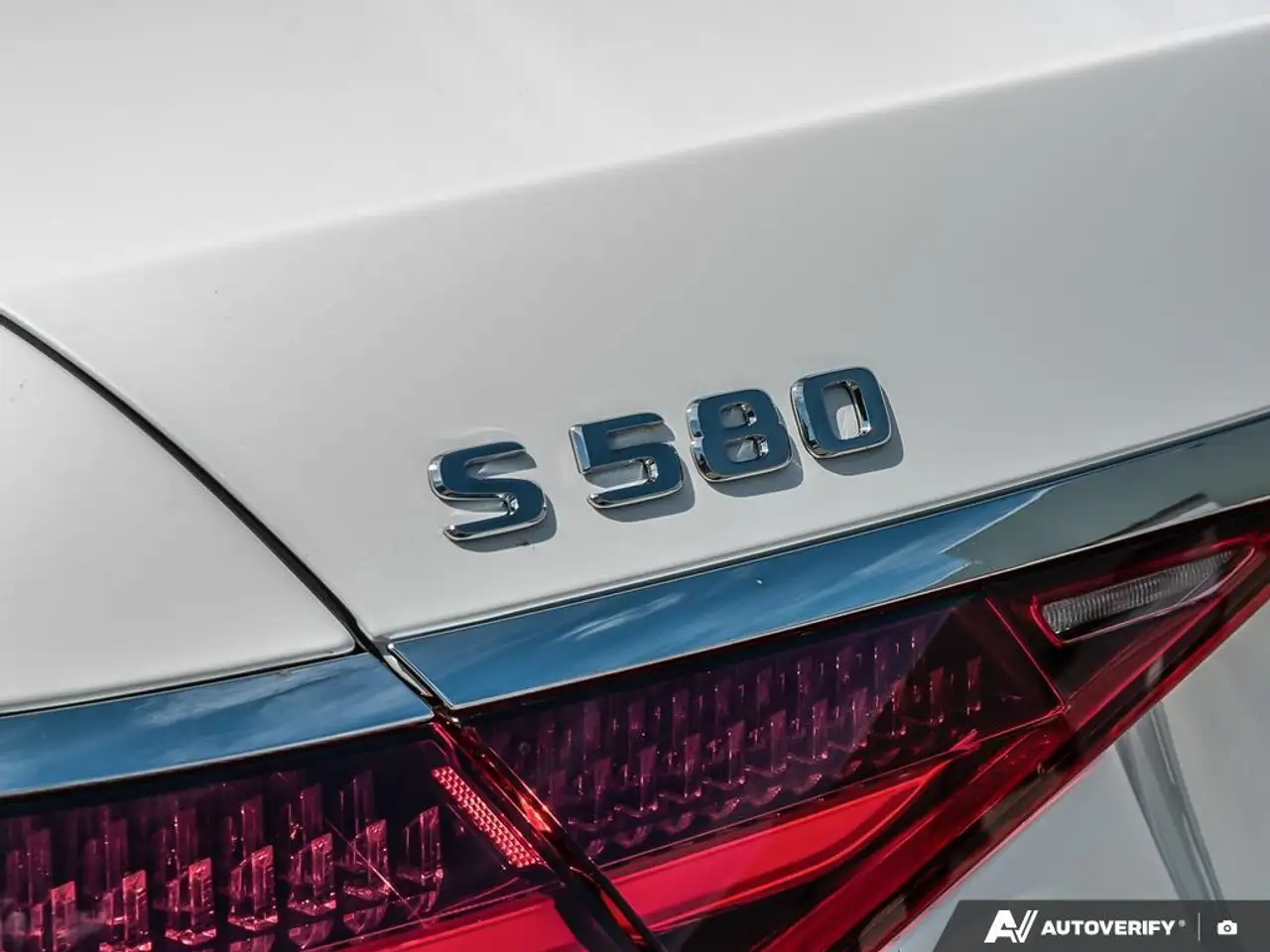 Mercedes-Benz S-Class снимка Mercedes-Benz S-Class