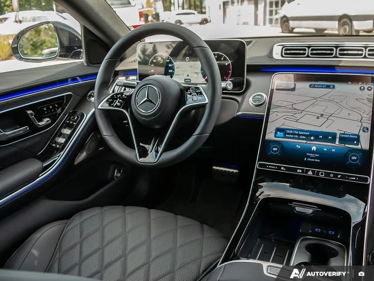 Mercedes-Benz S-Class снимка Mercedes-Benz S-Class