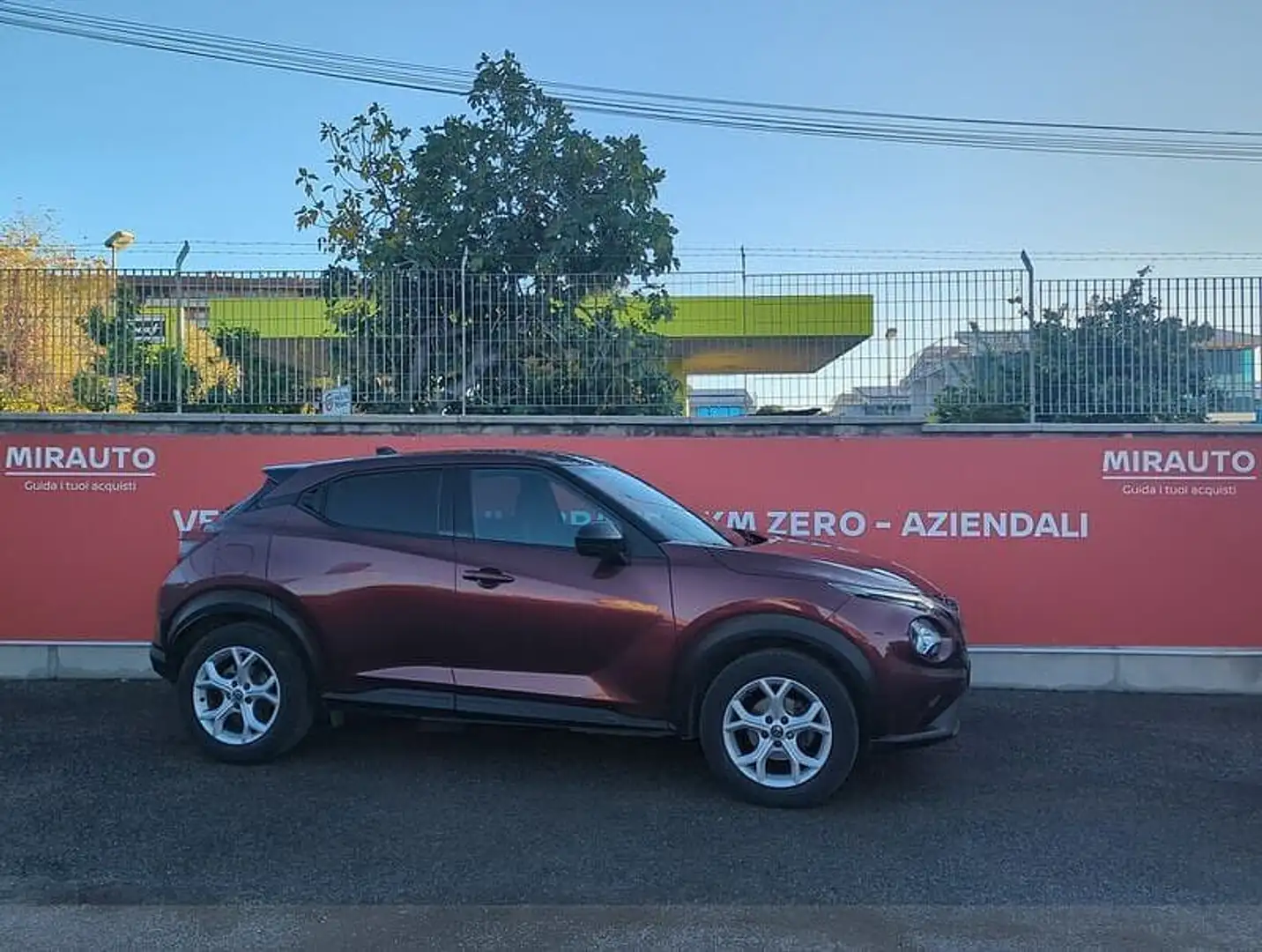 Nissan Juke 2ª serie Juke 1.0 DIG-T 114 CV N-Connecta Rood - 1