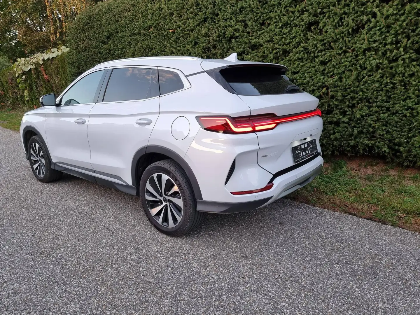 BYD Seal U Seal U DM-i PHEV 18,3kWh AWD Design Design Weiß - 2