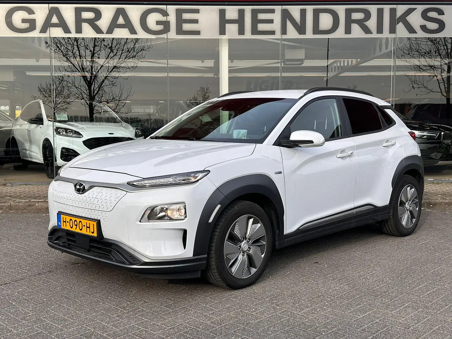 Hyundai KONA EV Fashion 64 kWh | SOH: 94,0% | 3 Fase | Climate Weiß - 1