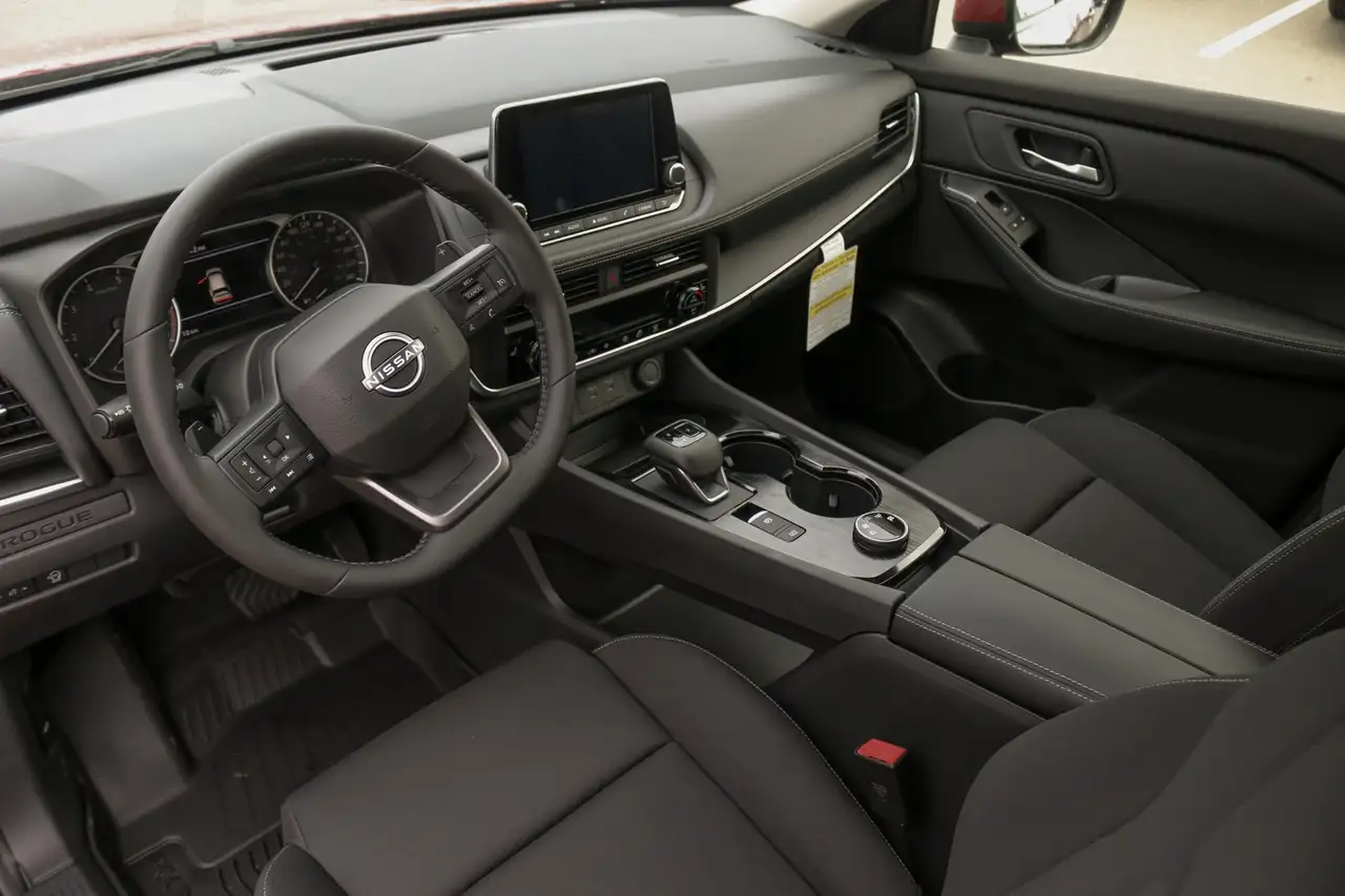 Nissan Rogue снимка Nissan Rogue