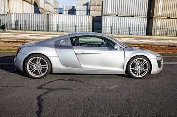R8 4.2i V8 Quattro FSI R tronic
