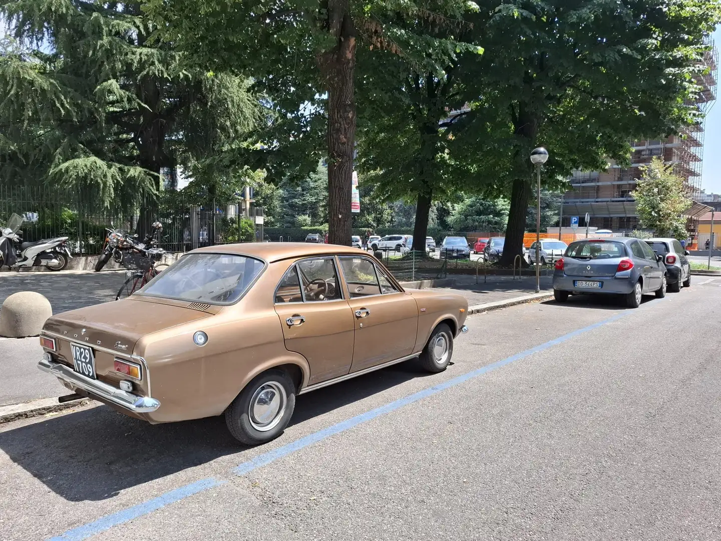 Ford Escort Escort 5p 1.1 GL Oro - 2