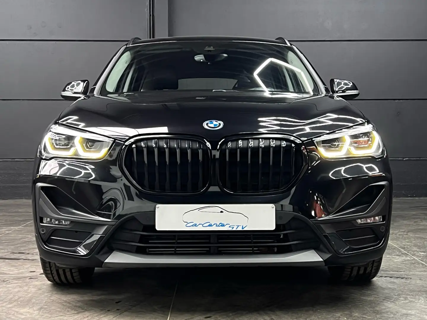 BMW X1 xDrive25e Hybrid / Leder / head up / LED Lights Noir - 2