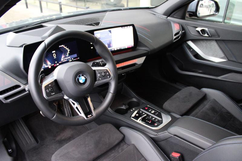 BMW 120 1 Serie M Sport Automaat / Sportstoelen / M Adapti — photo 2