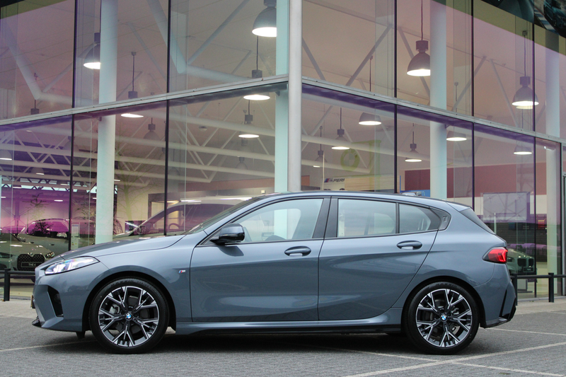 BMW 120 1 Serie M Sport Automaat / Sportstoelen / M Adapti — photo 11