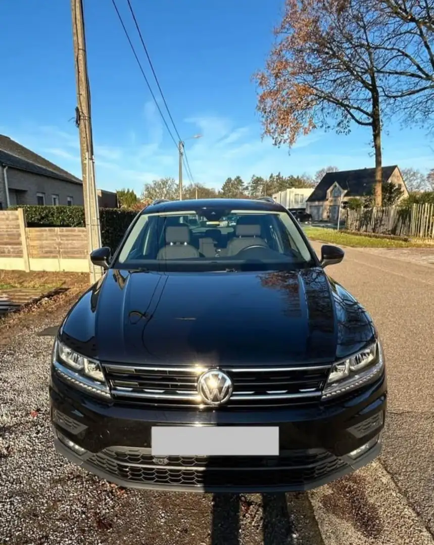 Volkswagen Tiguan - 1