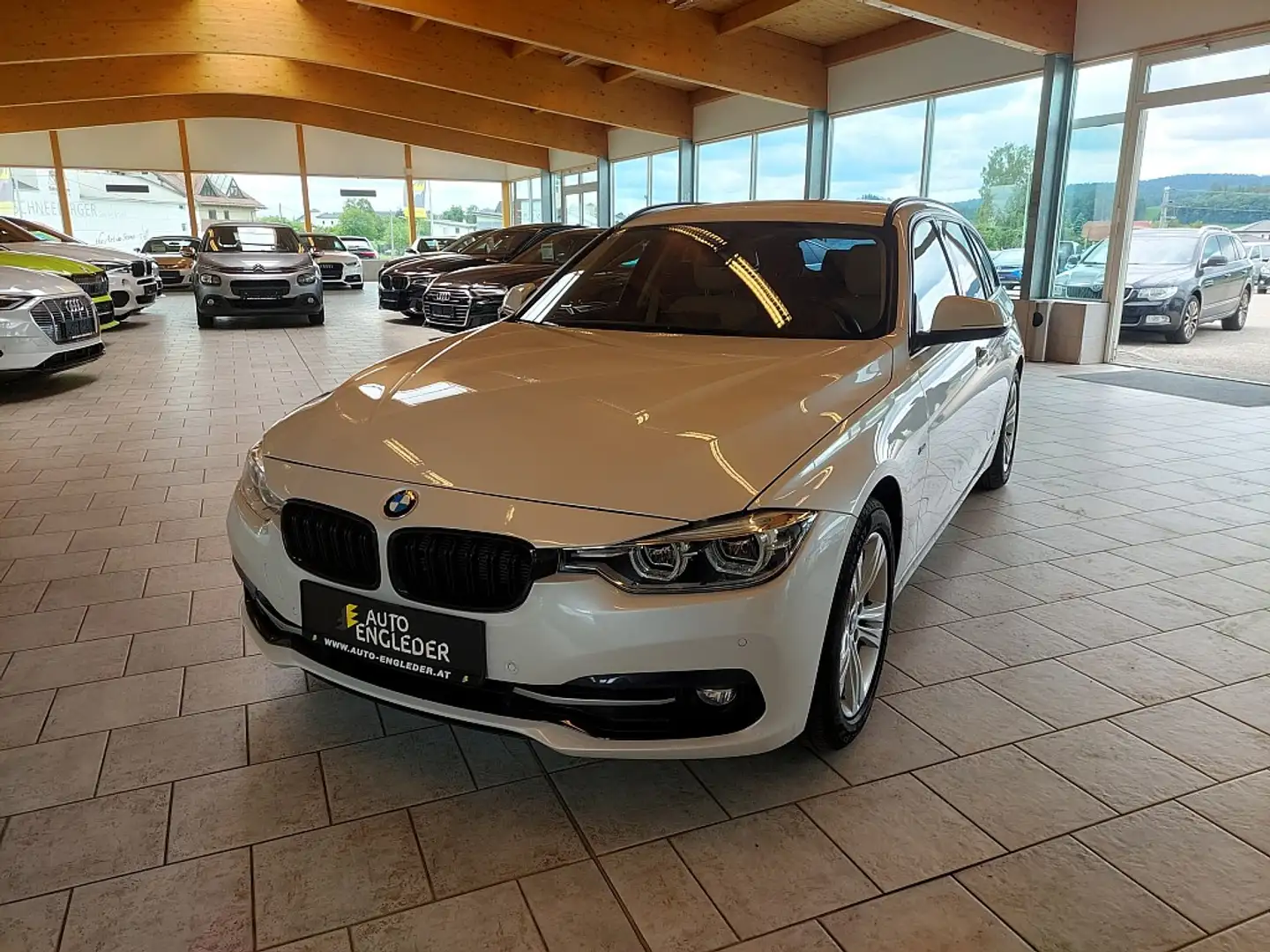 BMW 318 d Touring Sport Line Aut. Blanc - 2