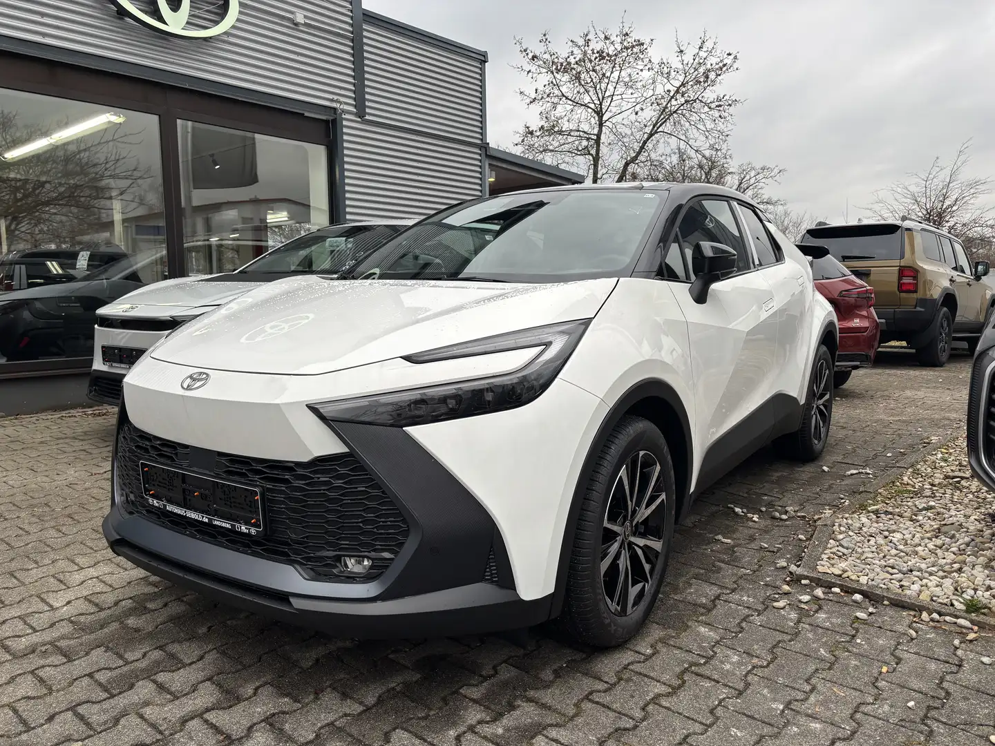 Toyota C-HR 2.0 Plug-in-Hybrid Teamplayer Weiß - 1