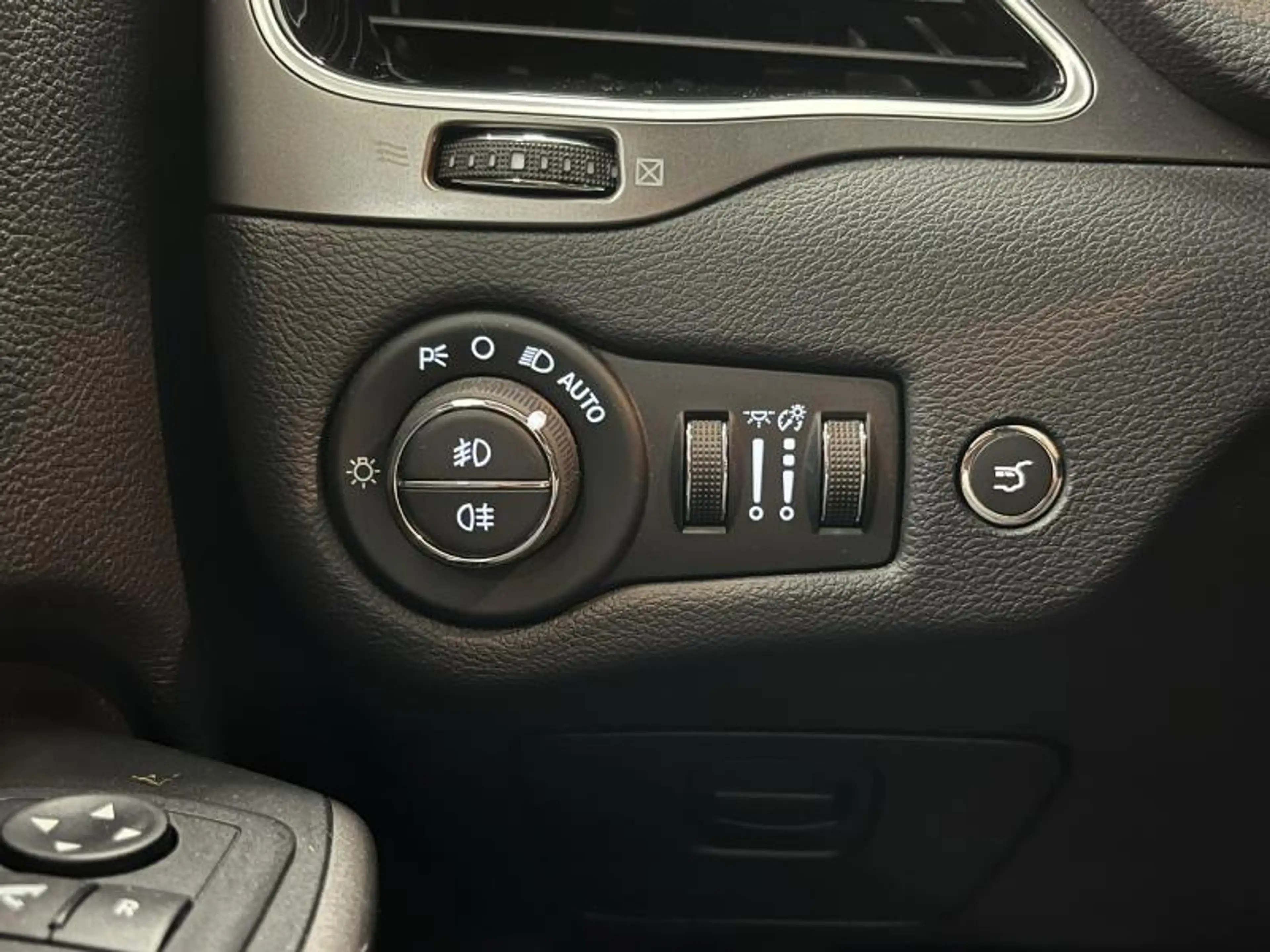 Jeep Cherokee 2.2D 195CV Blanc Navi/Carplay/Clim/Cam — photo 15