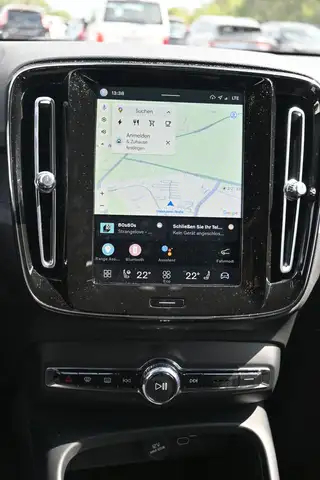 Volvo XC40 view 16