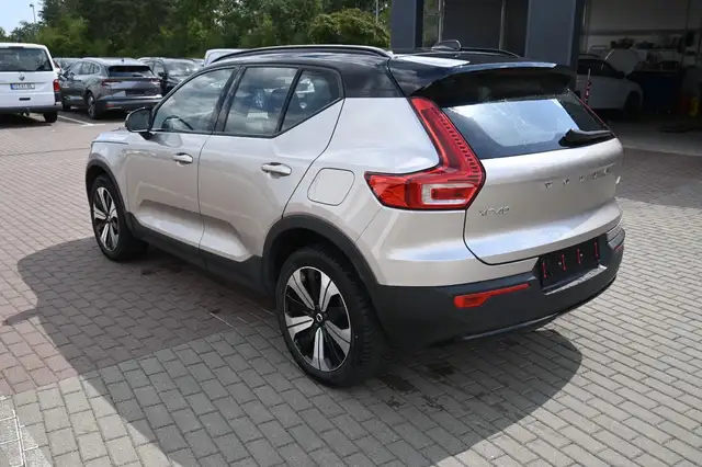 Volvo XC40 view 9