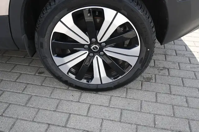 Volvo XC40 view 10