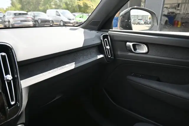 Volvo XC40 view 18